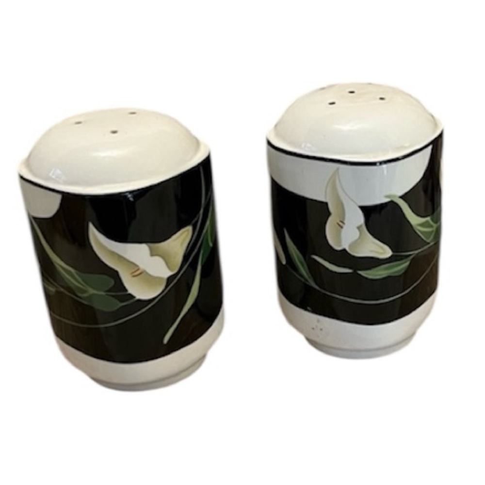 Calla Lilly Black White Green Floral Retro Salt And Pepper Shakers